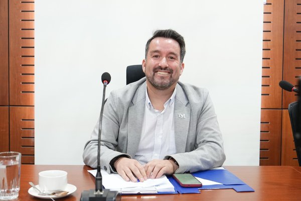 Vecinos de población Cerro del Medio reciben mejoras en su plaza de juegos